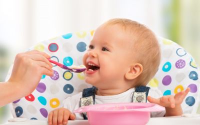 Wie Babys und Kleinkinder optimal mit Nährstoffen versorgen? (Foto: AdobeStock - JenkoAtaman 57146349)