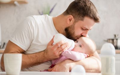 Vegan für Babys und Kleinkinder nicht geeignet, sagt BzgE (Foto: AdobeStock - o_lypa 262303213)