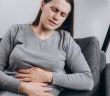 Hautveränderungen als Hinweis auf Darmgesundheit - Falten und Farbveränderungen im (Foto: AdobeStock 648431355 Yura Yarema)